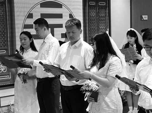 新规实行首日,济南市民政部门举办集体颁证仪式